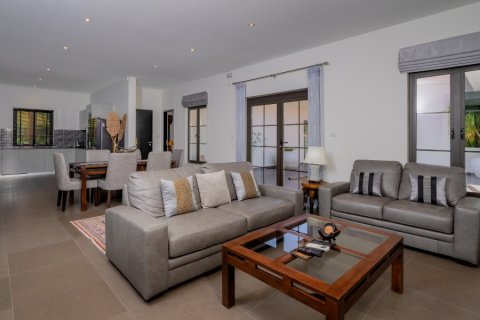 Villa in Hua Hin, Thailand 3 bedrooms № 168318 - photo 12