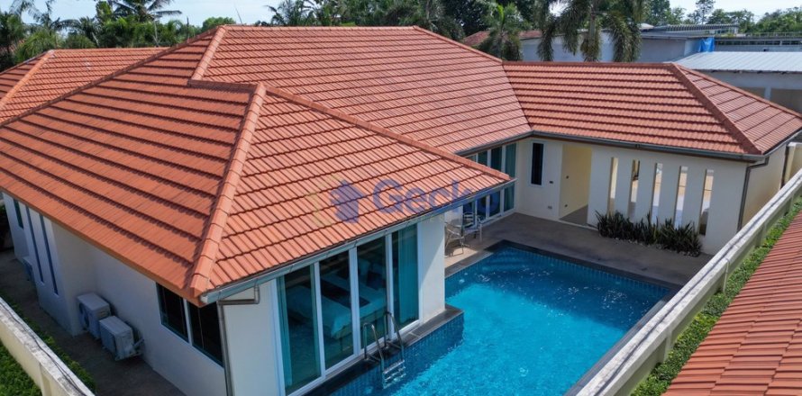 House in Pattaya, Thailand 4 bedrooms № 197297
