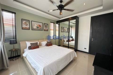 House in Pattaya, Thailand 4 bedrooms № 197297 - photo 19