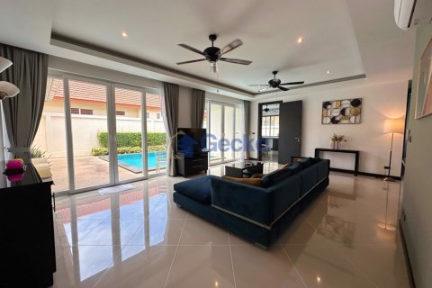 House in Pattaya, Thailand 4 bedrooms № 197297 - photo 7