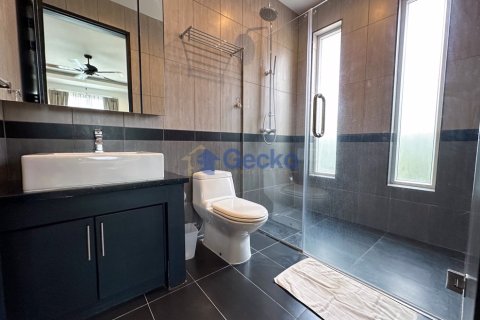 House in Pattaya, Thailand 4 bedrooms № 197297 - photo 20