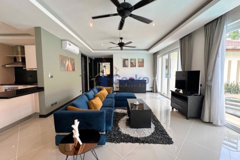 House in Pattaya, Thailand 4 bedrooms № 197297 - photo 4