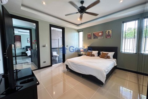House in Pattaya, Thailand 4 bedrooms № 197297 - photo 15