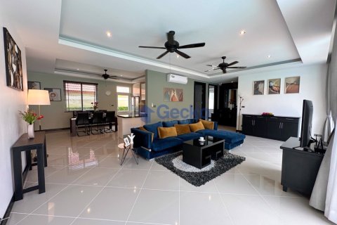 House in Pattaya, Thailand 4 bedrooms № 197297 - photo 5