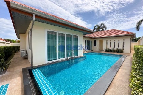 House in Pattaya, Thailand 4 bedrooms № 197297 - photo 2