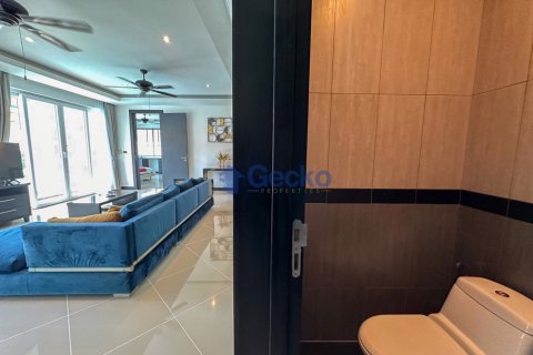 House in Pattaya, Thailand 4 bedrooms № 197297 - photo 11