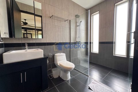 House in Pattaya, Thailand 4 bedrooms № 197297 - photo 18