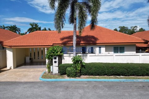 House in Pattaya, Thailand 4 bedrooms № 197297 - photo 25