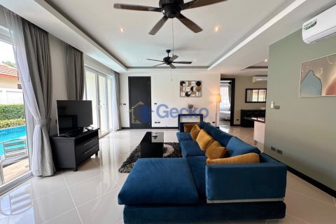 House in Pattaya, Thailand 4 bedrooms № 197297 - photo 3