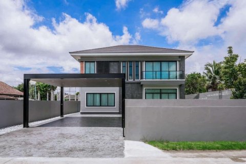 House in San Sai, Thailand 4 bedrooms № 135624 - photo 1
