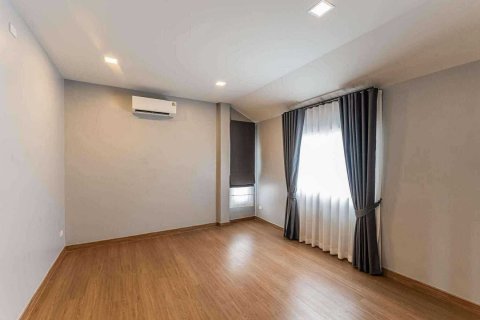 House in San Sai, Thailand 4 bedrooms № 135624 - photo 24