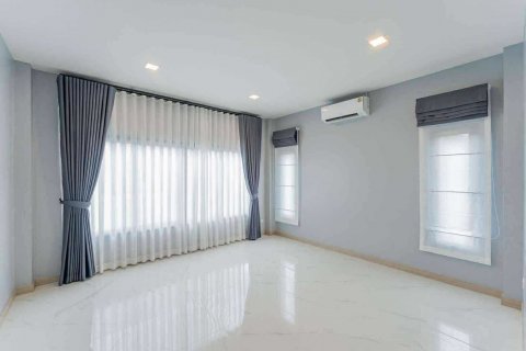 House in San Sai, Thailand 4 bedrooms № 135624 - photo 27