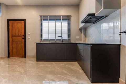 House in San Sai, Thailand 4 bedrooms № 135624 - photo 28