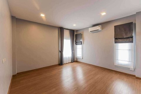 House in San Sai, Thailand 4 bedrooms № 135624 - photo 15