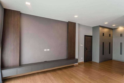 House in San Sai, Thailand 4 bedrooms № 135624 - photo 18