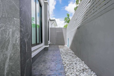 House in San Sai, Thailand 4 bedrooms № 135624 - photo 22