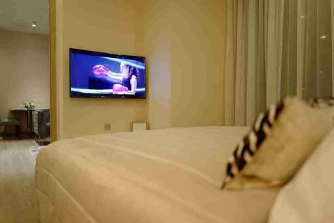Condo in Bangkok, Thailand, 2 bedrooms  № 183397 - photo 11
