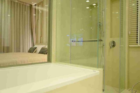 Condo in Bangkok, Thailand, 2 bedrooms  № 183397 - photo 12