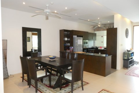Condo in Phuket, Thailand, 3 bedrooms № 149461 - photo 2
