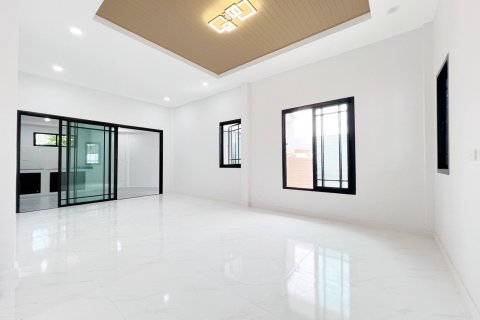 House in Phuket, Thailand 3 bedrooms № 142892 - photo 12