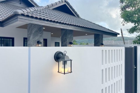 House in Phuket, Thailand 3 bedrooms № 142892 - photo 11