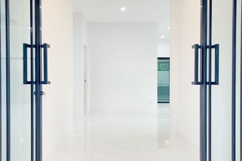 House in Phuket, Thailand 3 bedrooms № 142892 - photo 10