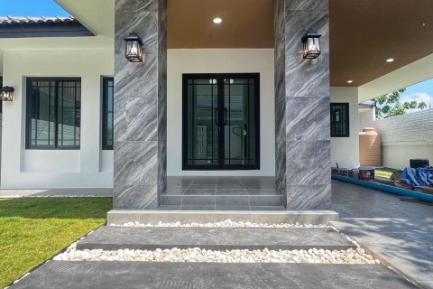 House in Phuket, Thailand 3 bedrooms № 142892 - photo 8