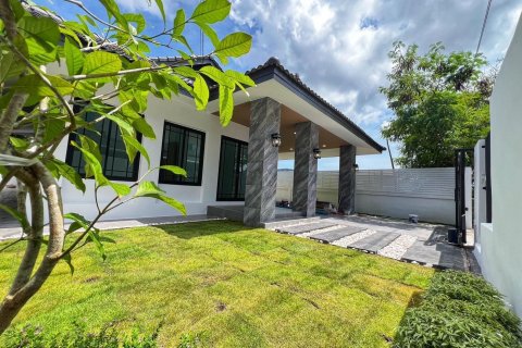 House in Phuket, Thailand 3 bedrooms № 142892 - photo 2