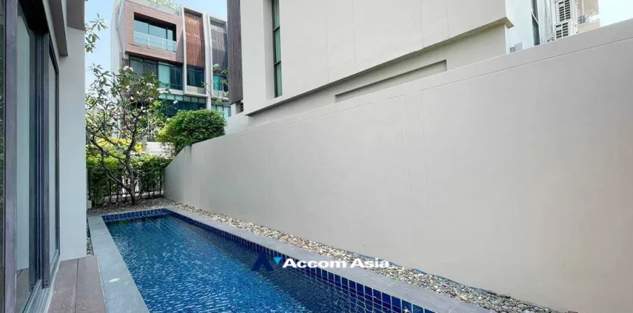 Reihenhaus in Watthana, Bangkok, Thailand 3 Schlafzimmer № 214824