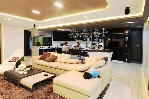 Condo in Bangkok, Thailand, 2 bedrooms  № 181021 - photo 3