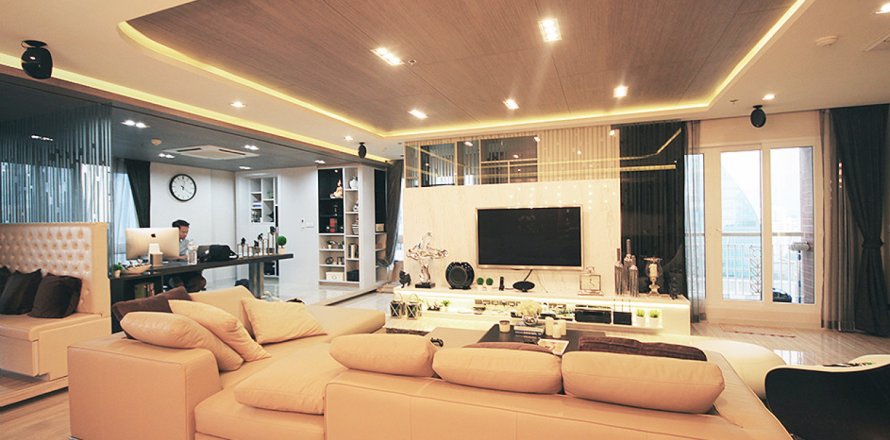 Condo in Bangkok, Thailand, 2 bedrooms  № 181021