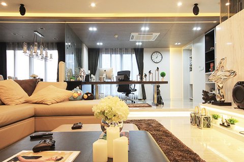 Condo in Bangkok, Thailand, 2 bedrooms  № 181021 - photo 6