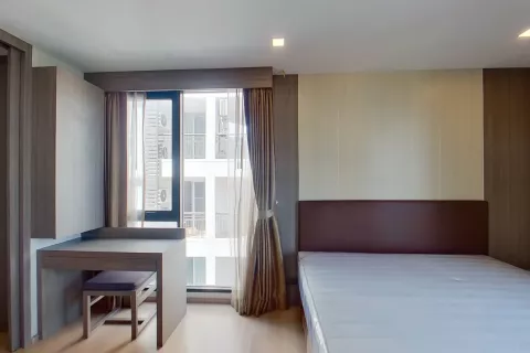 Condo in Watthana, Bangkok, Thailand, 2 bedrooms  № 140584 - photo 4