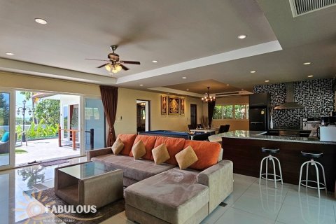 Villa in Pa Klok, Thailand 3 bedrooms № 179556 - photo 7