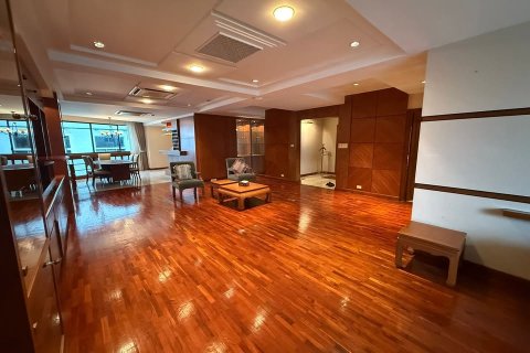 Condo in Bangkok, Thailand, 3 bedrooms № 167036