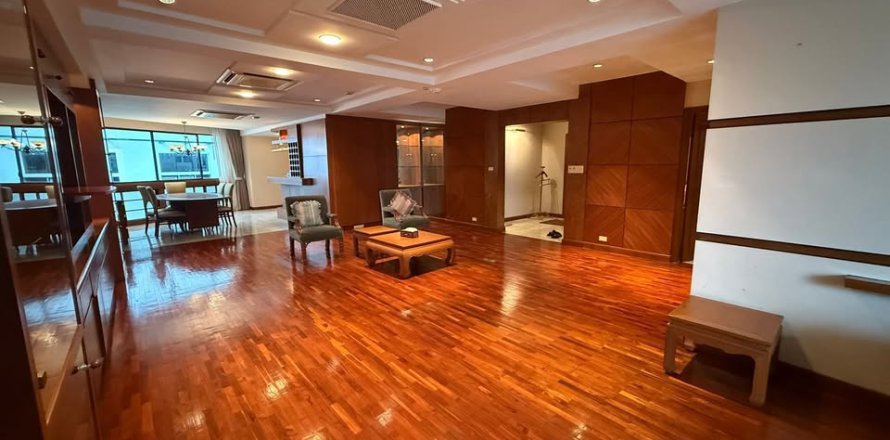 Condo in Bangkok, Thailand, 3 bedrooms  № 167036