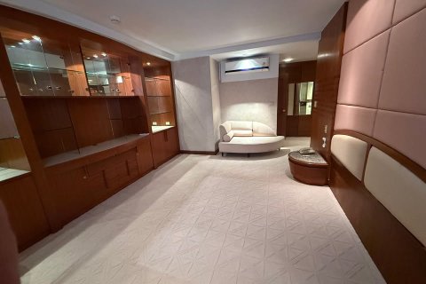 Condo in Bangkok, Thailand, 3 bedrooms  № 167036 - photo 11