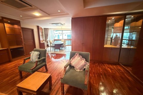 Condo in Bangkok, Thailand, 3 bedrooms  № 167036 - photo 9