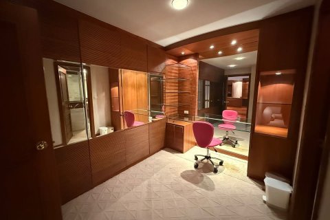 Condo in Bangkok, Thailand, 3 bedrooms  № 167036 - photo 12