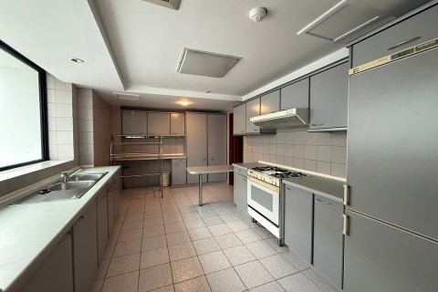 Condo in Bangkok, Thailand, 3 bedrooms  № 167036 - photo 14