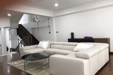 Townhouse in Watthana, Bangkok, Thailand 3 bedrooms № 167440 - photo 6
