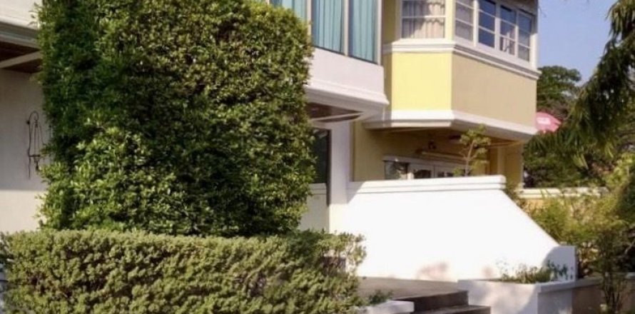 Townhouse in Watthana, Bangkok, Thailand 3 bedrooms № 167440