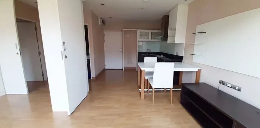 Studio dans le Condo à Phra Khanong, Bangkok, Thaïlande  № 156664