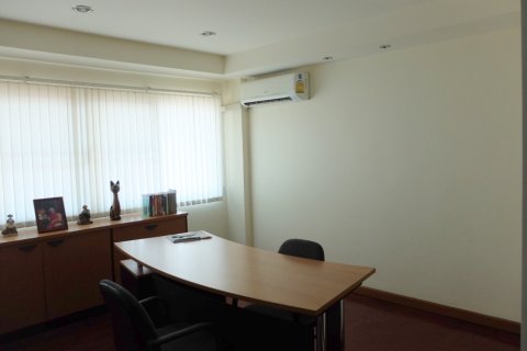 Propriété commerciale à Chiang Mai, Thaïlande 385 m2 № 200485 - photo 3