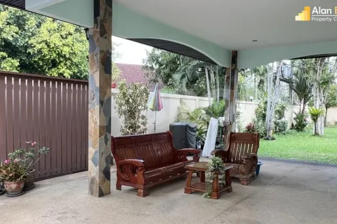 Casa de 5 dormitorios en Pattaya, Tailandia № 211578 - foto 3