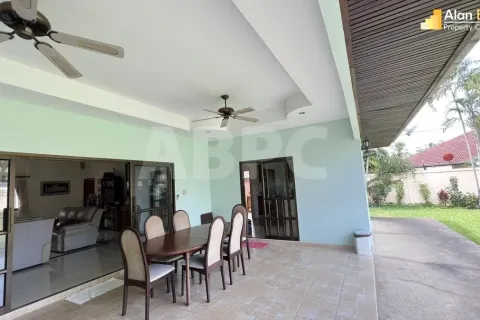 Casa de 5 dormitorios en Pattaya, Tailandia № 211578 - foto 5