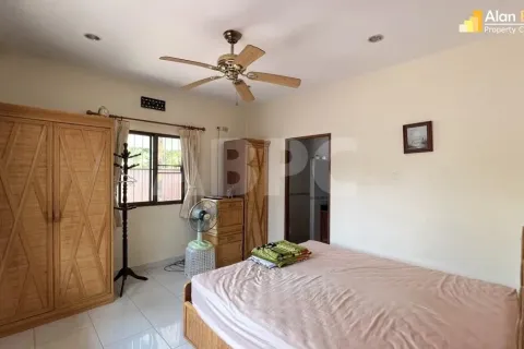 Casa de 5 dormitorios en Pattaya, Tailandia № 211578 - foto 18