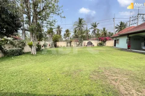 Casa de 5 dormitorios en Pattaya, Tailandia № 211578 - foto 8