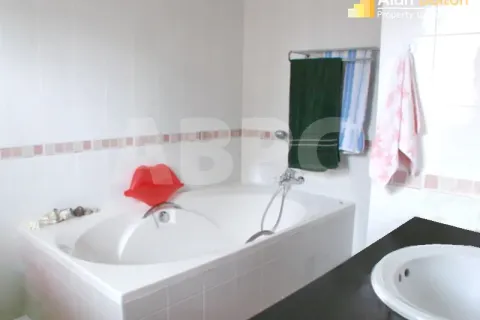 Casa de 5 dormitorios en Pattaya, Tailandia № 211578 - foto 19