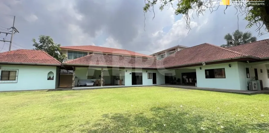 Casa de 5 dormitorios en Pattaya, Tailandia № 211578